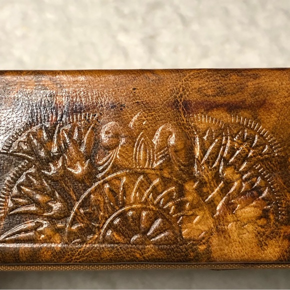 Hand Crafted Leather Egyptian Keepsake Box - Picture 14 of 16